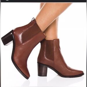 Madewell Newbury Chelsea Boot in English Saddle Leather - Size 9.5